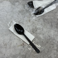 Набор по 1шт: ложка столовая (ЧЁРНАЯ ПРЕМИУМ) + салфетка (50 наборов) 